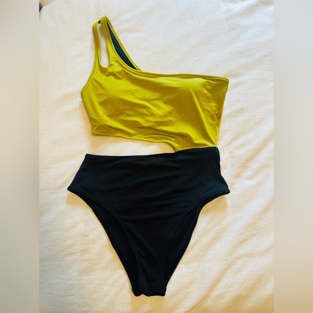 Chic One-Shoulder Yellow and Black Bikini